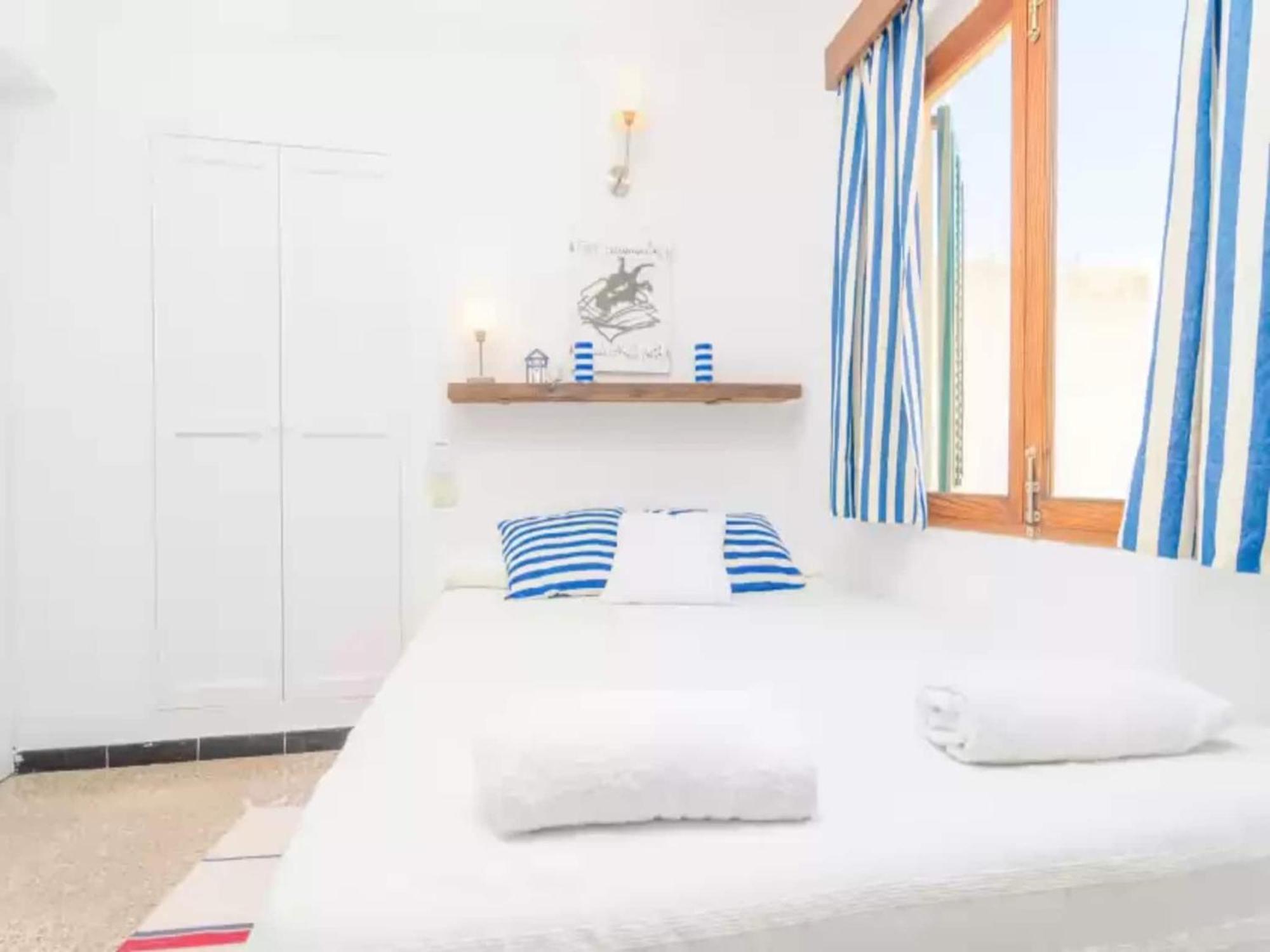 Chalet House In S'illot-cala Morlanda Free Wifi *